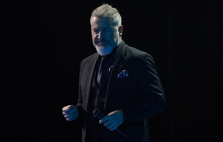 КРАСНАЯ ДОРОЖКА ДЛЯ ПРЕДАТЕЛЕЙ: АГУТИН ПОМОГ ЧИНОВНИКАМ ЗАБЫТЬ ЗДРАВЫЙ СМЫСЛ россия