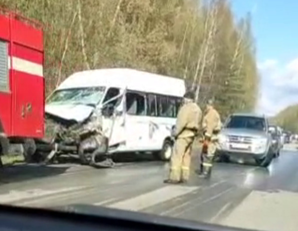 В Спасском районе маршрутка столкнулась с трактором, пострадали пассажиры и водитель