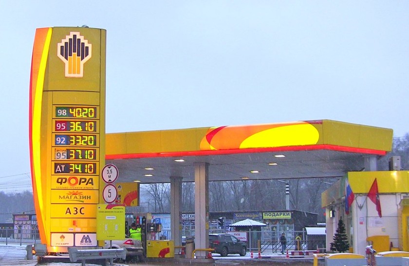 Нефть подешевела. Что будет с ценами на бензин?