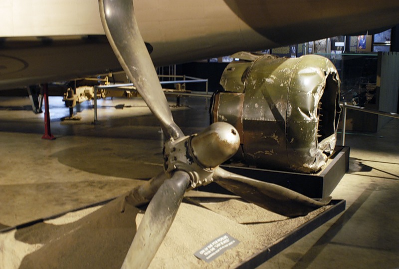 Пропеллер и двигатель B-24 &quot;Lady Be Good&quot; в музее