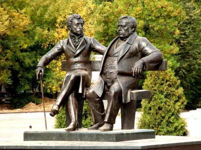 Памятник И. Крылову и А. Пушкину | Фото: 24smi.org