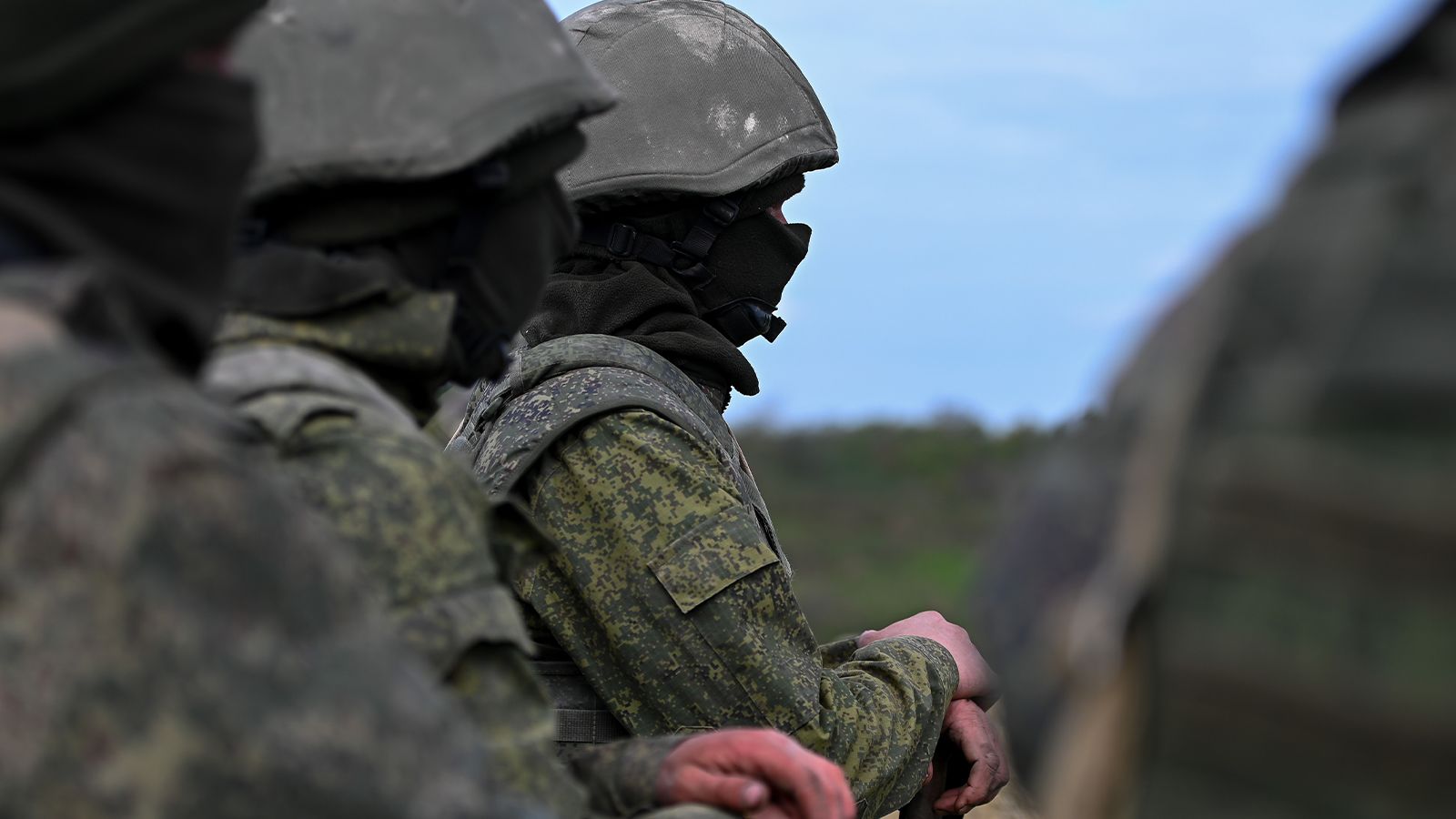 Боец ДНР: попавших в плен к ВСУ заставляют смотреть фильмы про Бандеру