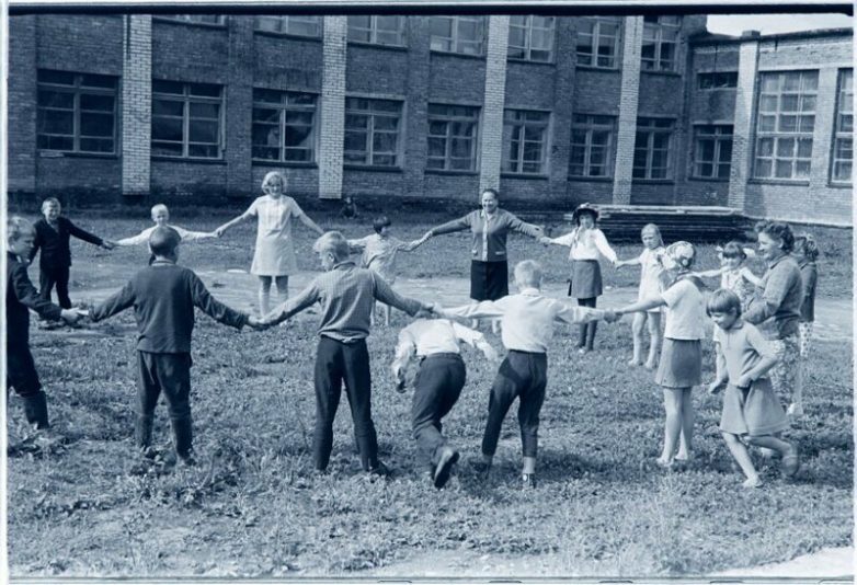 Детство без гаджетов: дворовые игры советских детей Детство без гаджетов: дворовые игры советских детей