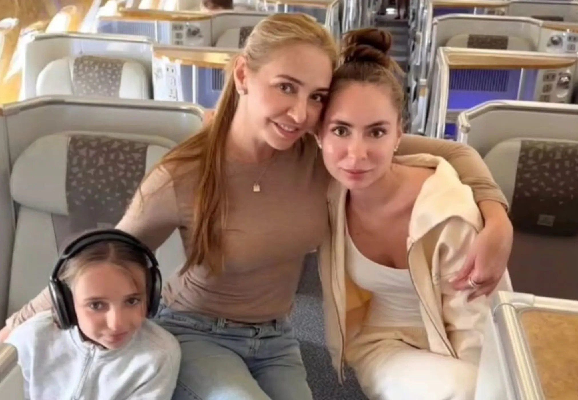 Татьяна Навка показала новые фото с дочерьми