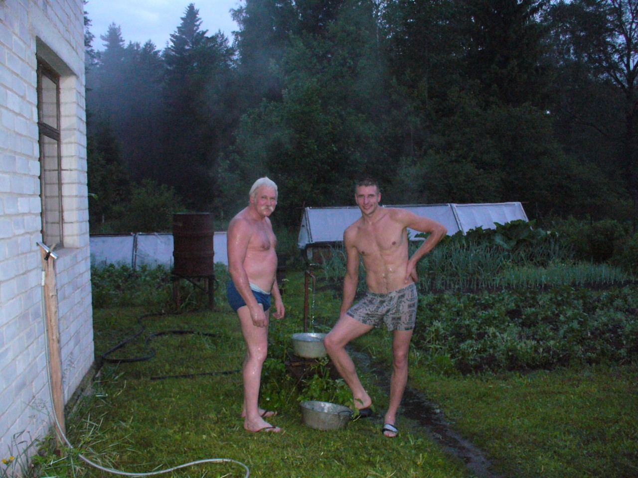 голым с отцом в бане фото 79