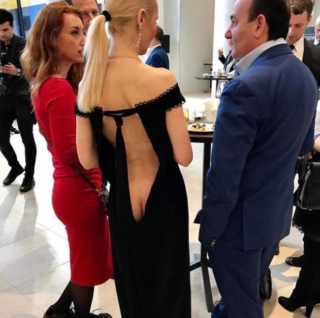 Блеснула полушариями