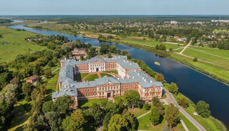 Превратности судьбы. «Ночная революция» и последние годы жизни Эрнста Иоганна Бирона Превратности судьбы. «Ночная революция» и последние годы жизни Эрнста Иоганна Бирона история