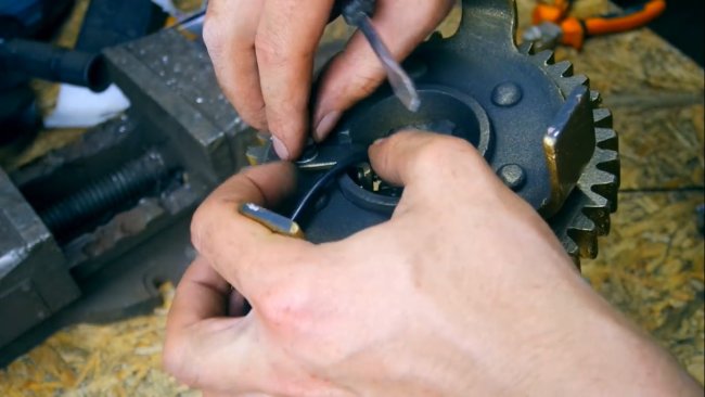 Оригинальный светильник из металла своими руками Оригинальный светильник из металла своими руками гаджеты