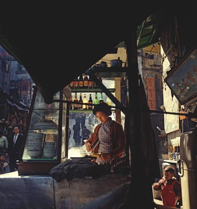 Шедевральные уличные фотографии Фань Хо о жизни в Гонконге 50-60-х годов 
