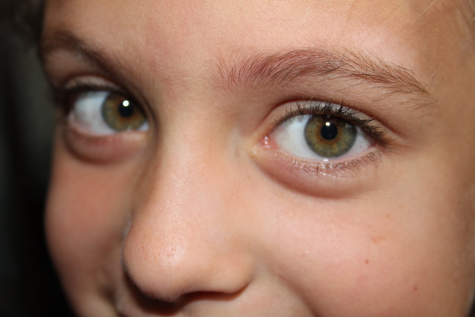 Hazel lore. Hazel глаза. Болотный цвет глаз. Болотно зеленые глаза. Темно Ореховый цвет глаз.