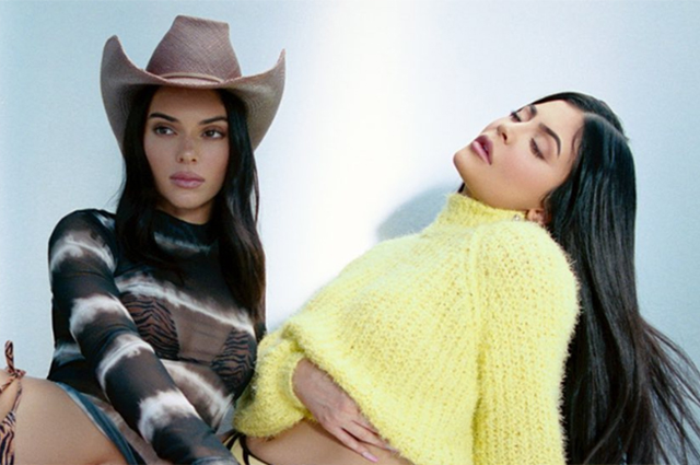 Кендалл и Кайли Дженнер представили свою коллекцию бикини