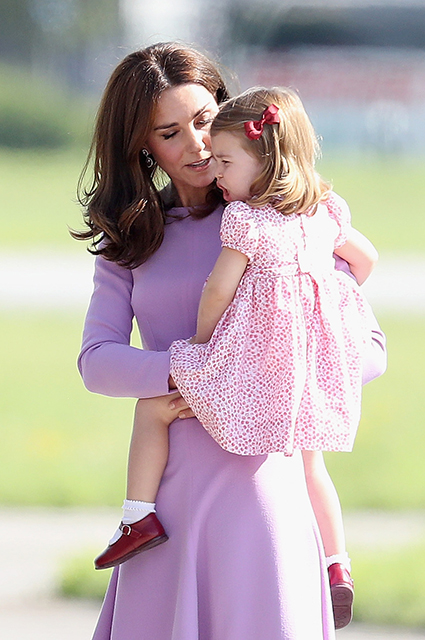 Кейт Миддлтон и принц Уильям рассказали, как проходит их самоизоляции с тремя детьми Кейт Миддлтон и принц Уильям рассказали, как проходит их самоизоляции с тремя детьми Монархии