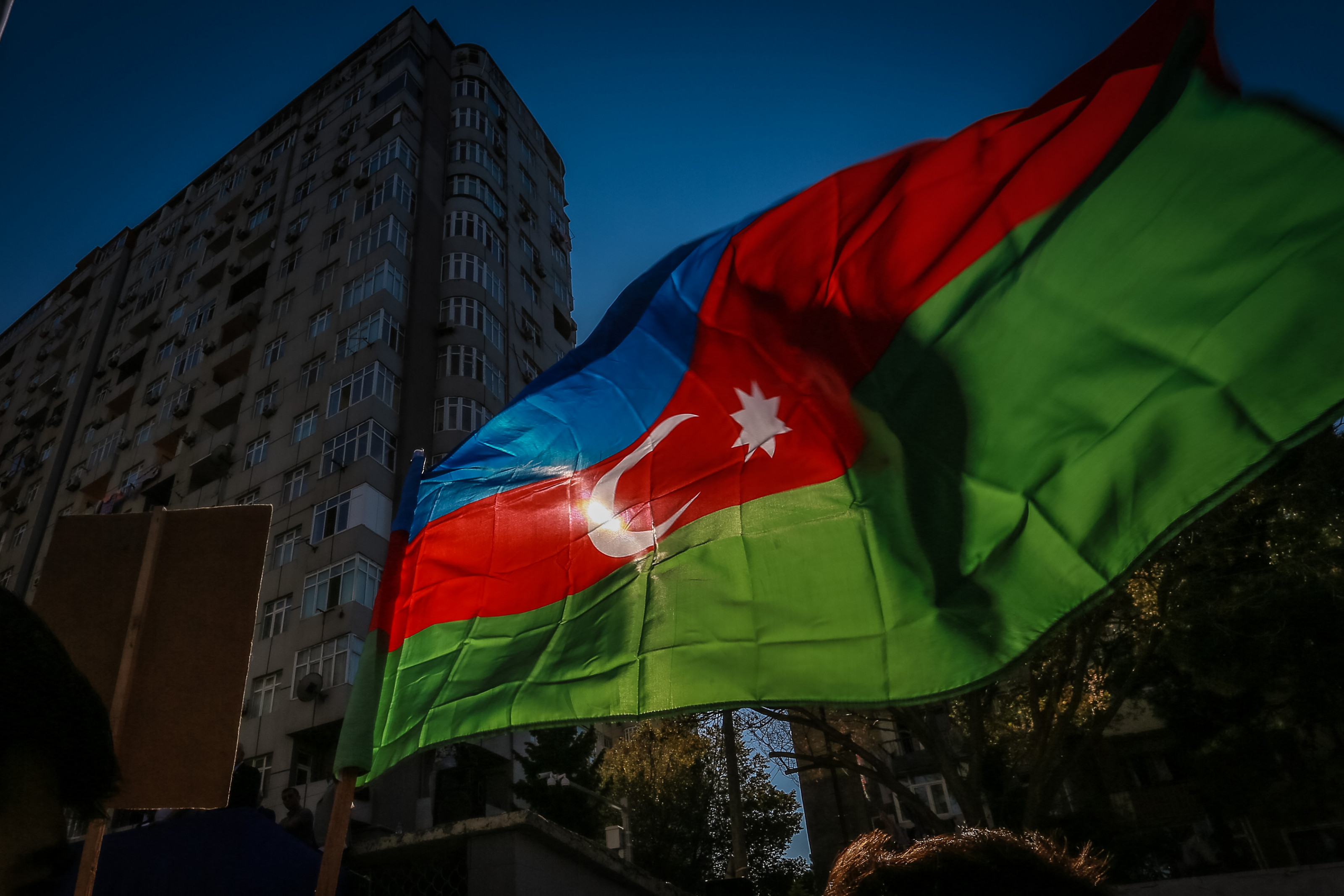 Азербайджан готовится. Флаг Азербайджана. Флаг Нагорного Карабаха Азербайджан. Флаг Баку Азербайджан. Россия и Азербайджан.