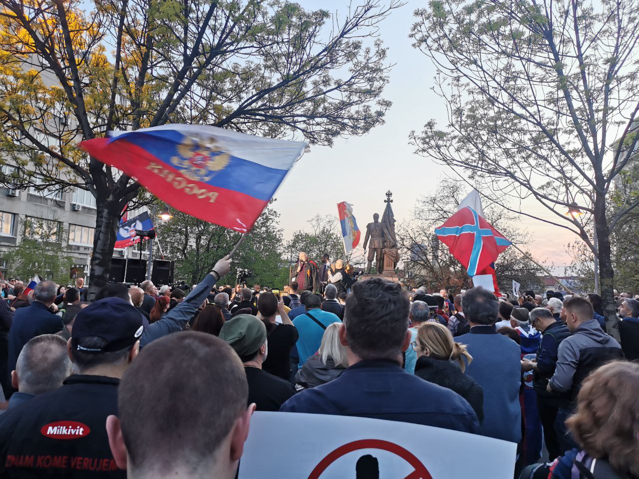 Сербия на сегодняшний день. Митинги в Сербии в поддержку России 2022. Сербы митинг в поддержку России. Митинг в Сербии в поддержку России. Сербия митинг за Россию.