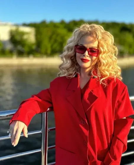 Лариса Долина