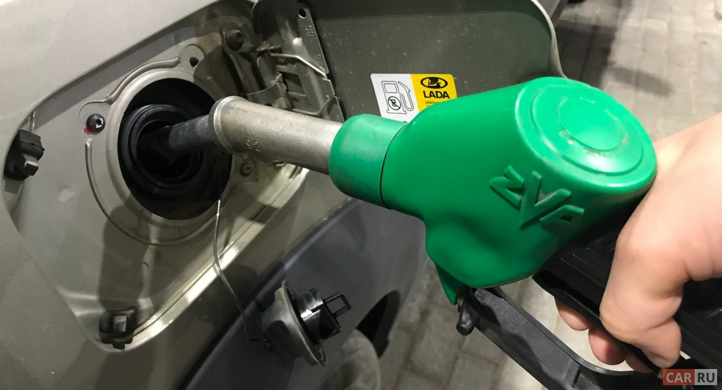 Стоимость топлива на АЗС в России хотят ограничить Автомобили