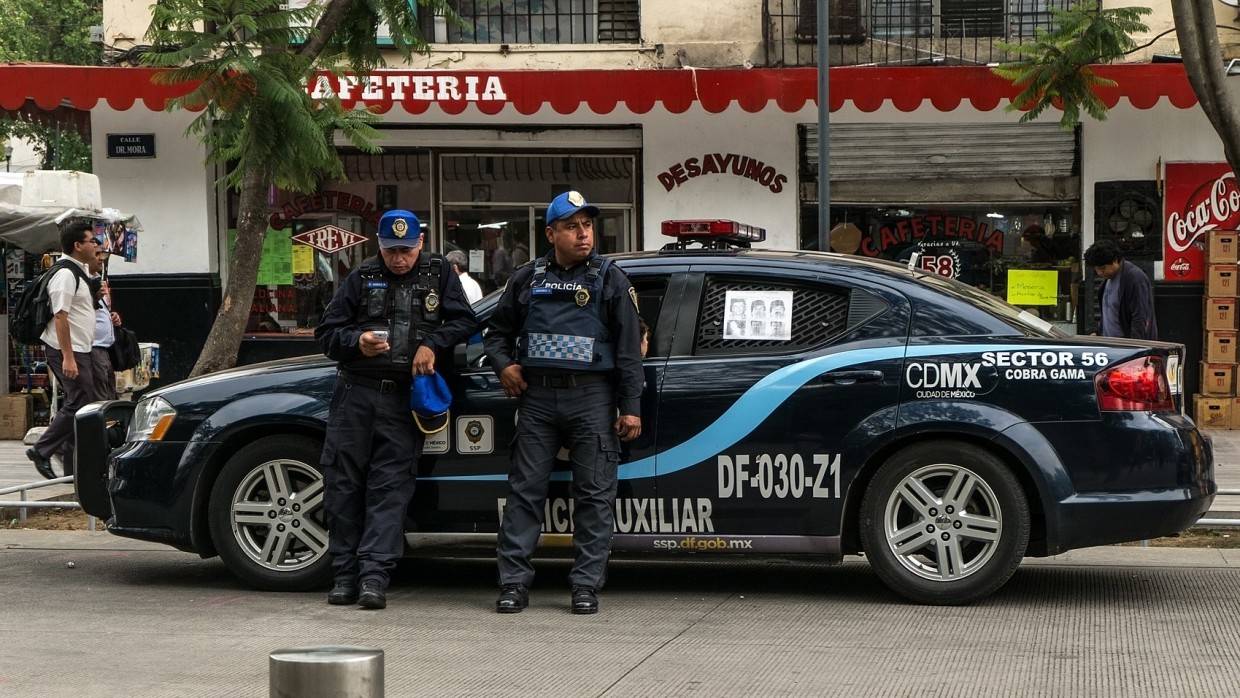 Пять человек погибли при аварии с участием тягача и автобуса в Мексике