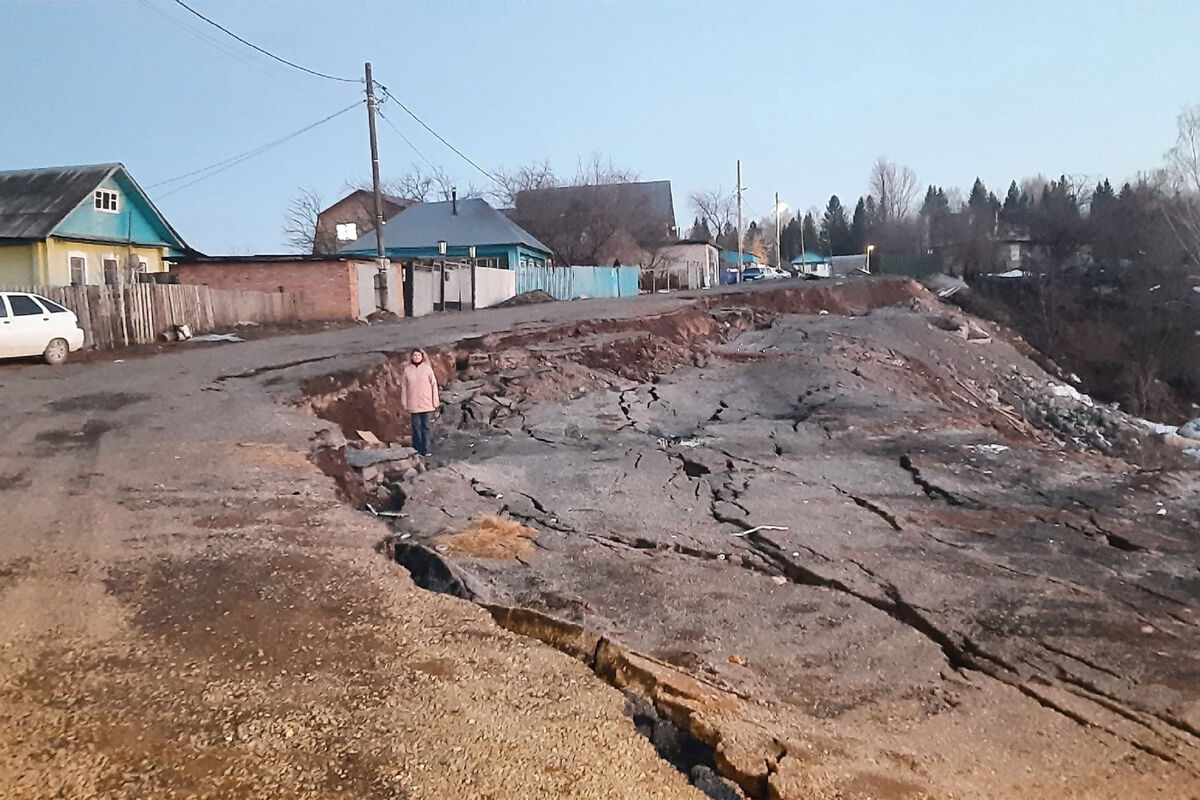 В Челябинской области оползень сошел на жилой улице