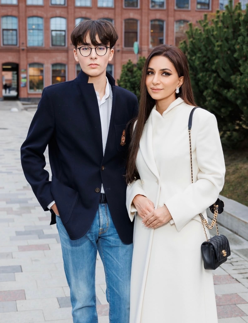 Голубоглазый красавец: в Сети обсуждают фото повзрослевшего сына певицы Зары — Максима артистки, назад, «Какой, певицы, менее, исполнительница, написала, школе, мужем, сейчас, Максима, мальчик, прекрасный, рождения, участница, также, исполнилось, рассказывала, фотосоцсетиВ, отношения