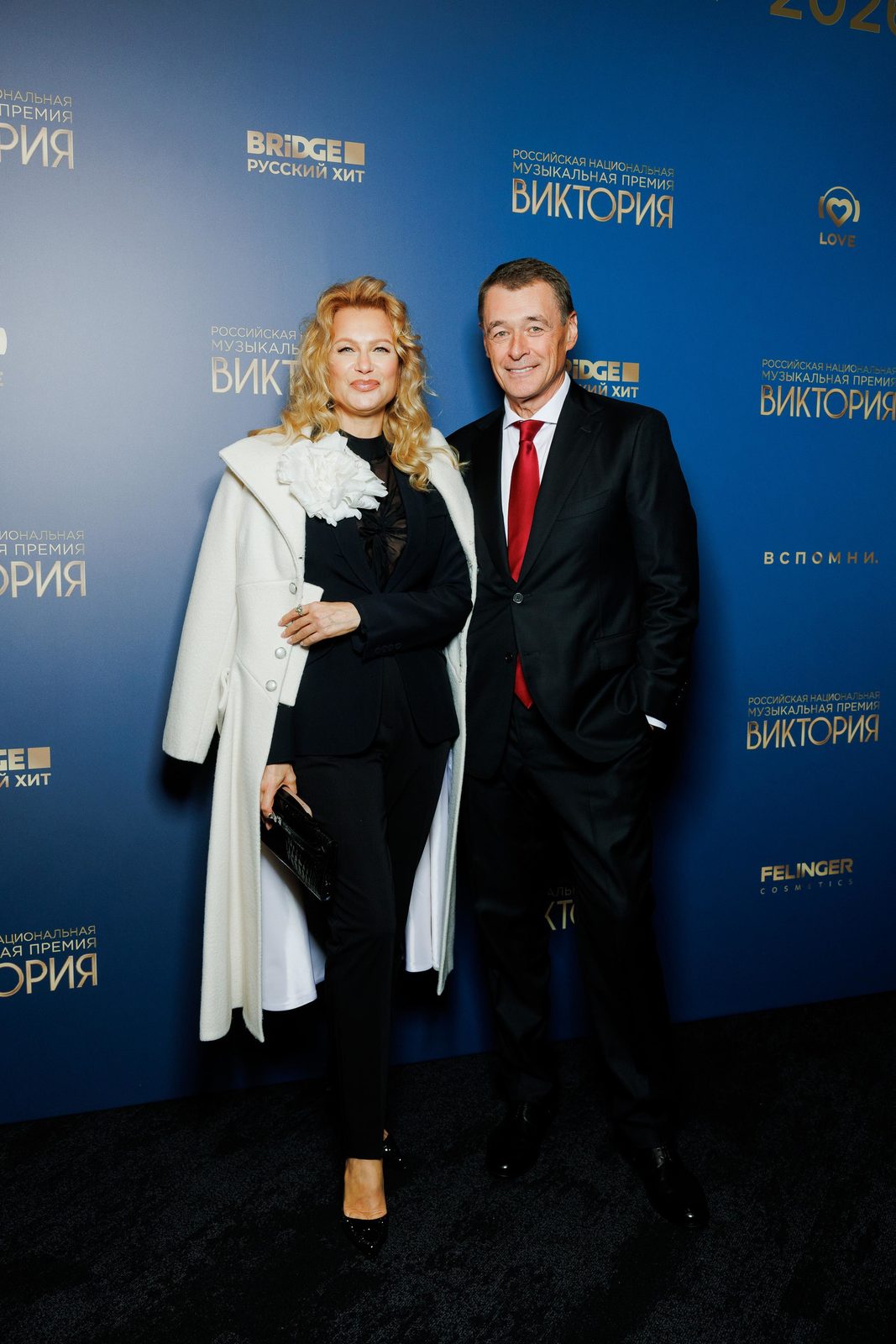 Алена Свиридова, Юлианна Караулова и Ольга Бузова  Алена Свиридова, Юлианна Караулова и Ольга Бузова