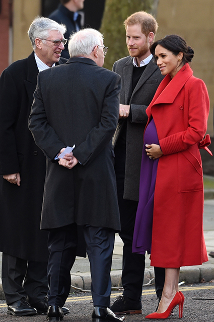Принц Гарри и Меган Маркл приехали с визитом в Биркенхед монархии