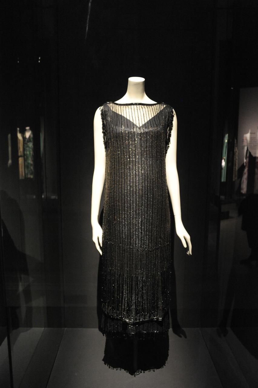 Платье Chanel на выставке в музее Palais Galleria