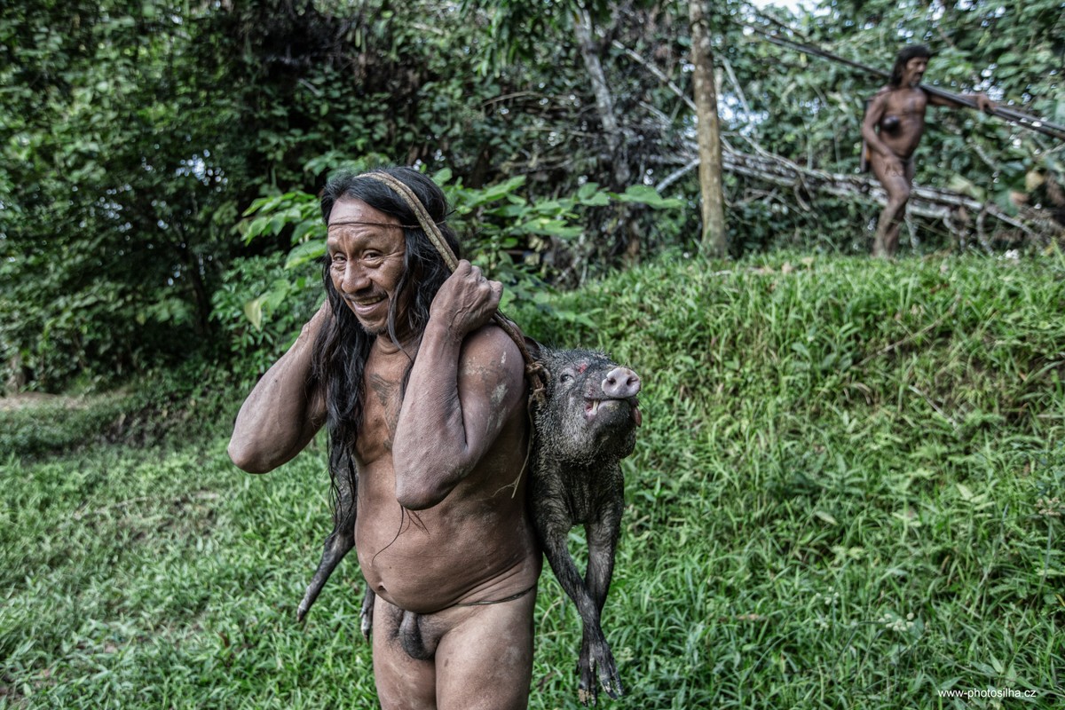 Редкие фотографии амазонского племени Хуаорани Редкие фотографии амазонского племени Хуаорани