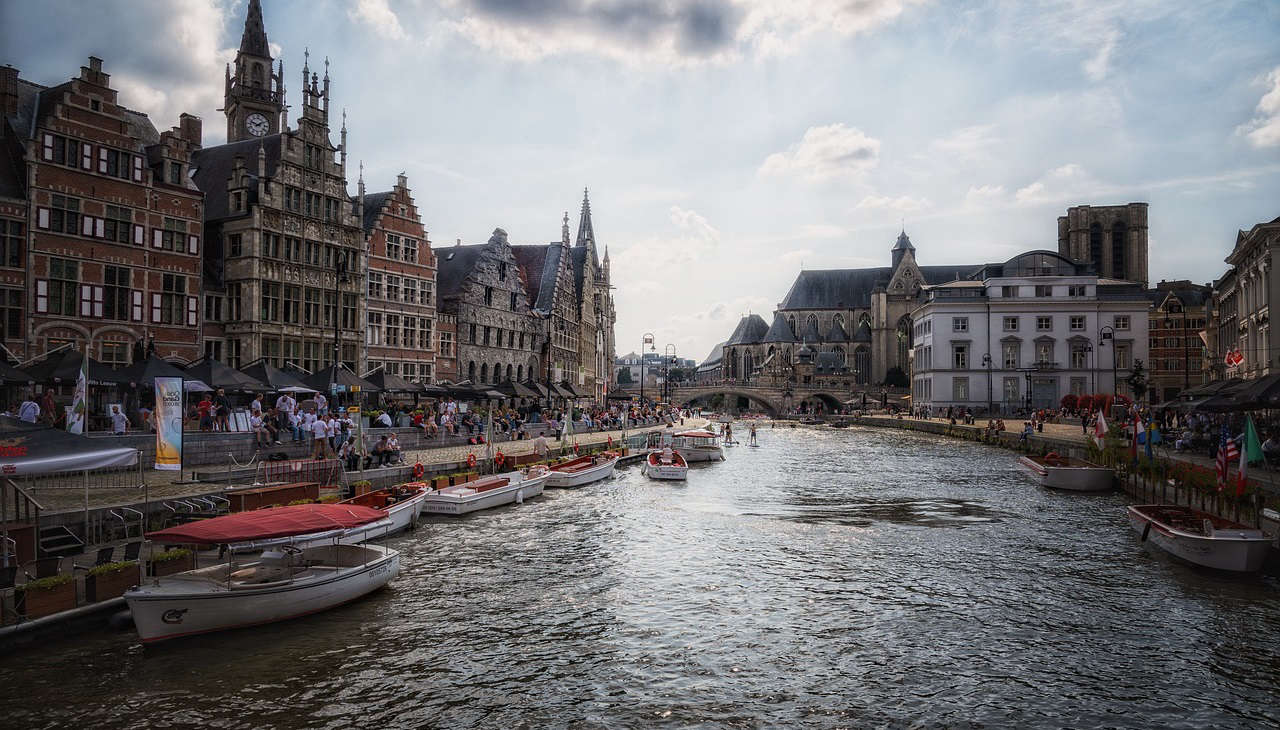 Сотни активистов с пустыми тележками вышли на протест из-за роста цен в Бельгии