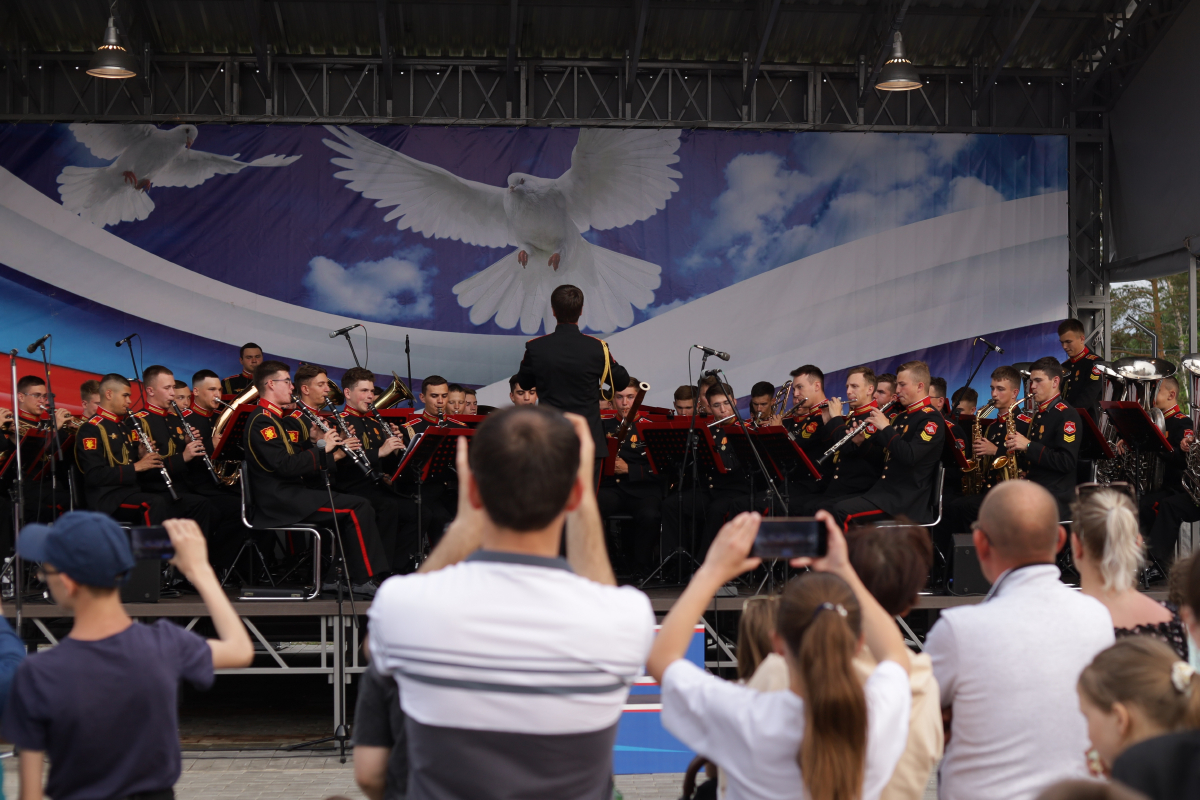 Участники военно-музыкального фестиваля «Виват, Амур!» выступили с сольными концертами в городах Амурской области