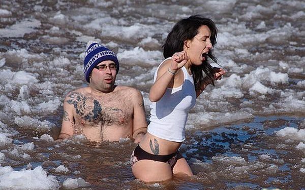 Эмоциональные новогодние купания 