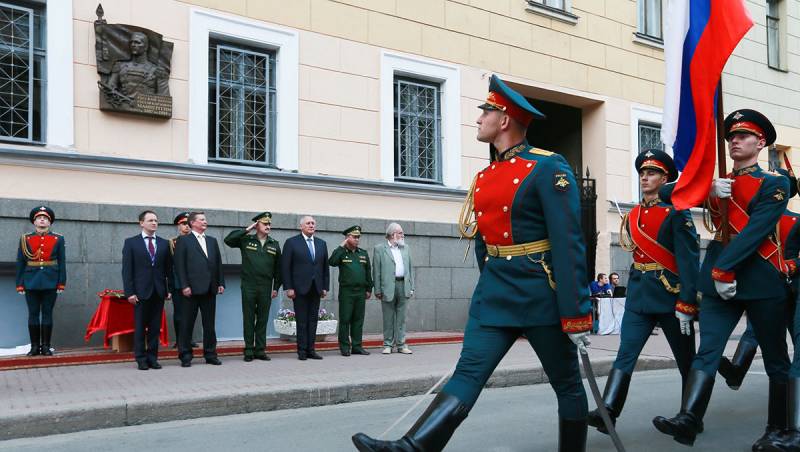 Генералы Краснов и Власов: кому выгодно поставить их рядом? россия