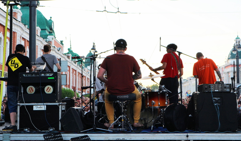 После драки в Ивано-Франковске запретили уличным музыкантам петь на русском языке