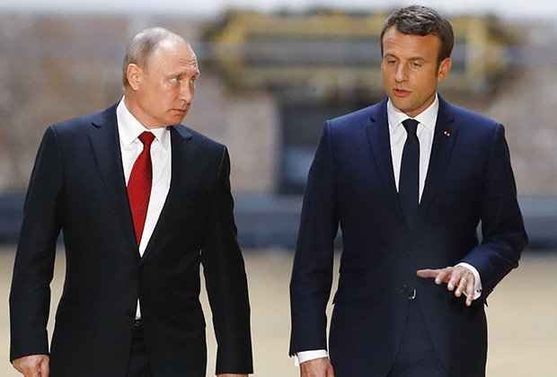 В мае президент Франции Эммануэль Макрон пригласил Владимира Путина в Версаль