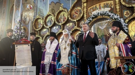 «Украинские страсти по томосу»: патриарх «отлучил» Порошенко, а Тимошенко готова стать «матриархом»