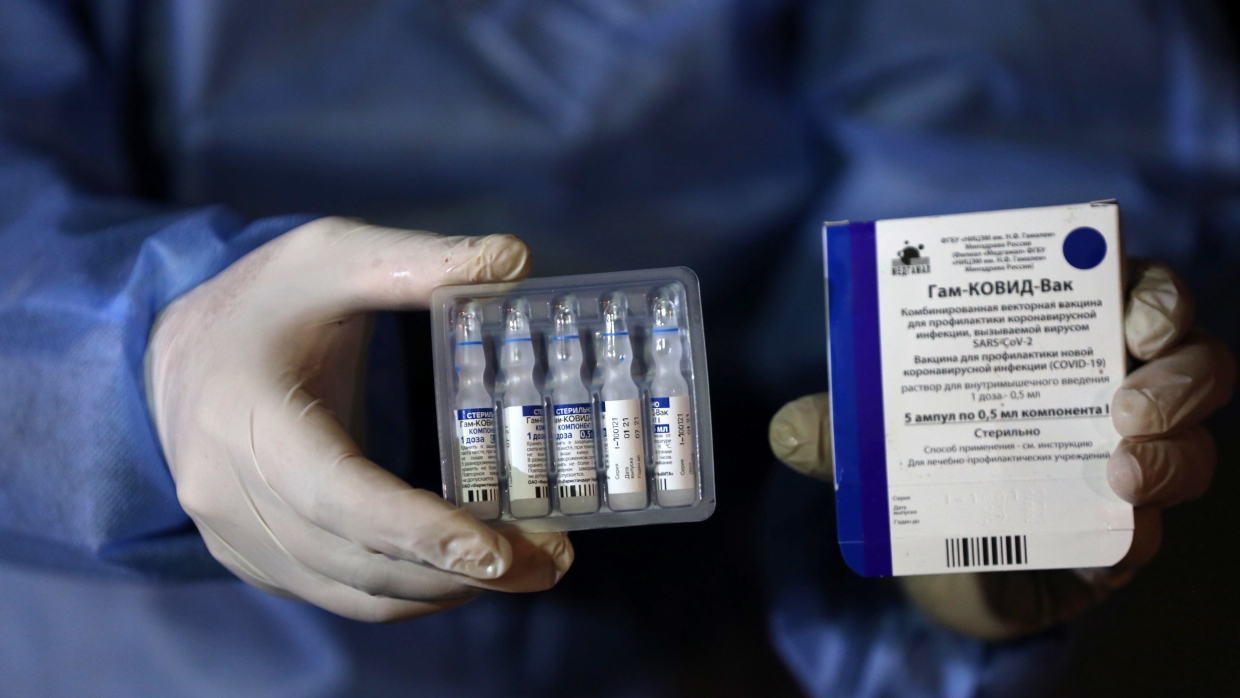 Главный внештатный инфекционист Кубани о вакцинации от коронавируса: все за и против