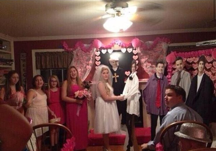 15 самых сумасшедших поступков, на которые пошли фанаты звезд 15 самых сумасшедших поступков, на которые пошли фанаты звезд