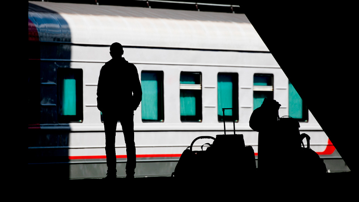 ЭТО ИЗМЕНА: "СЕРЫЕ КАРДИНАЛЫ" ВЕЗУТ В РОССИЮ МИГРАНТОВ