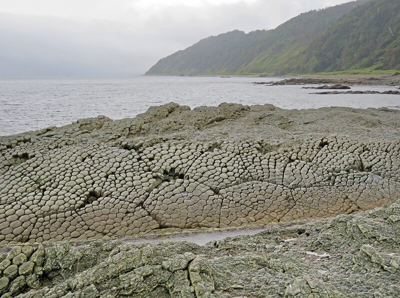 Кунашир: мыс Столбчатый Кунашир: мыс Столбчатый