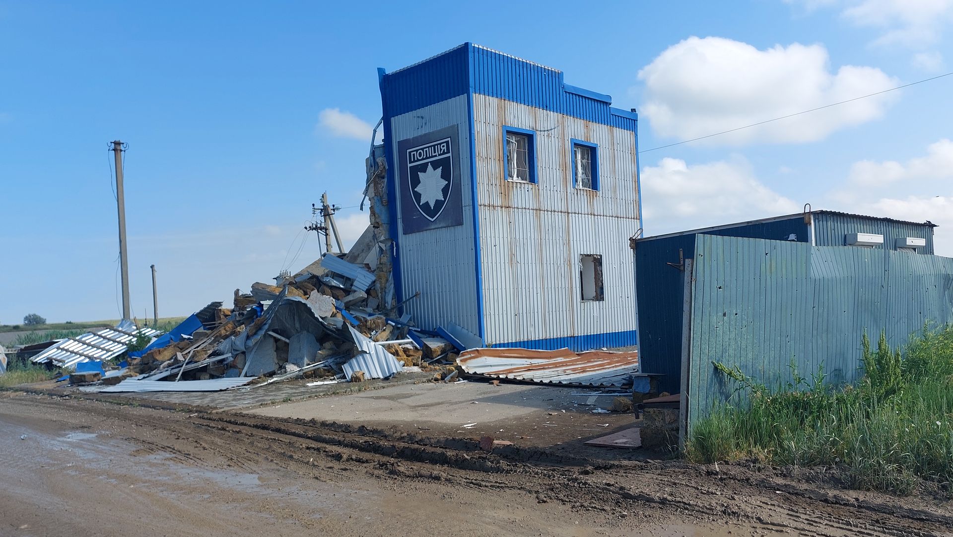 Трое суток пути и куча нервов: корреспондент ФАН добрался до освобожденного Херсона Трое суток пути и куча нервов: корреспондент ФАН добрался до освобожденного Херсона Военкоры ФАН