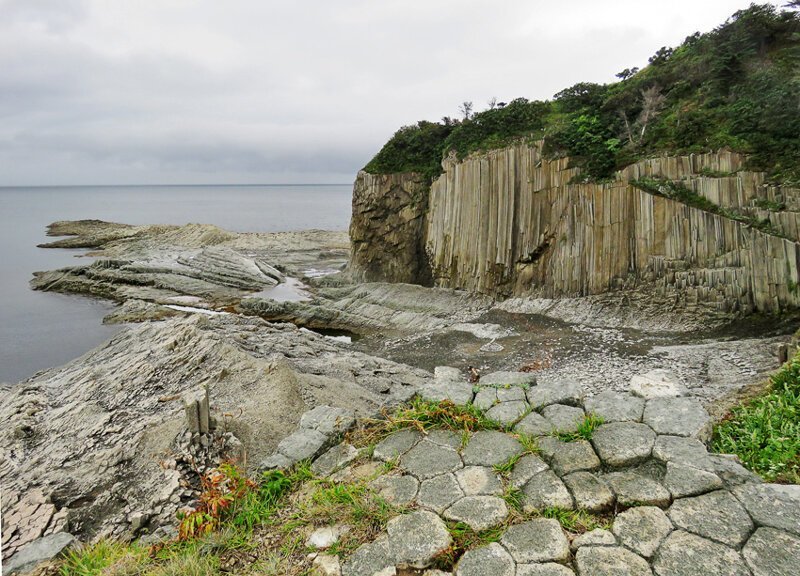 Кунашир: мыс Столбчатый Кунашир: мыс Столбчатый