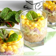 Салат  с тунцом, пекинской капустой и кукурузой
