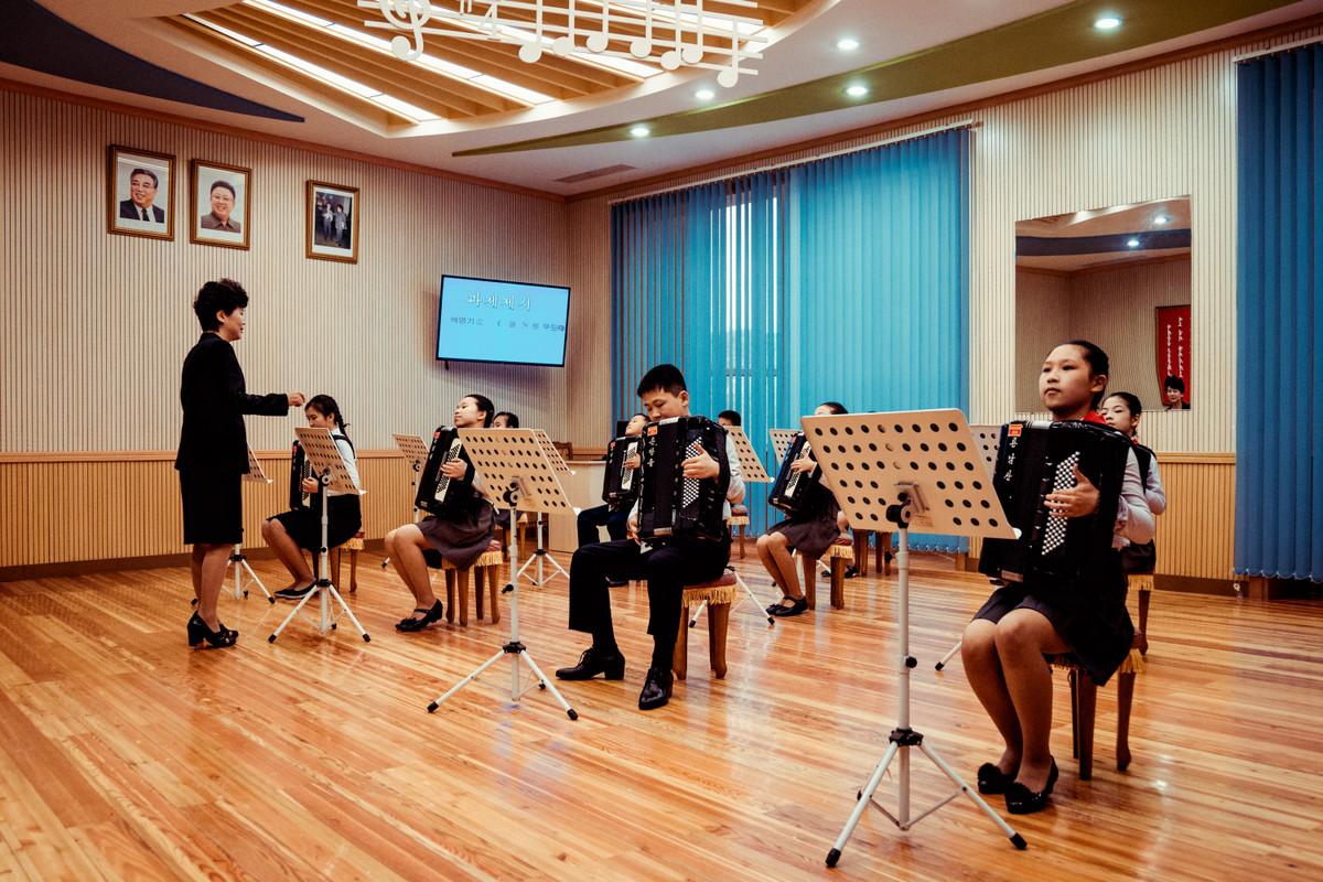 «Чосон» Дениса Давыденко: объективная нереальность из Северной Кореи «Чосон» Дениса Давыденко: объективная нереальность из Северной Кореи