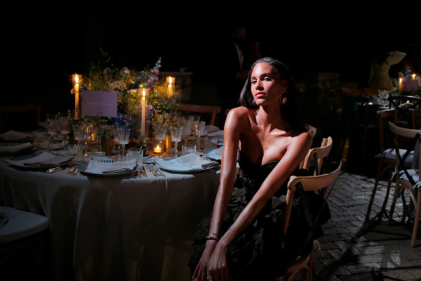 Фото №1 - Наташа Поли, Синди Бруна и другие супермодели на роскошной вечеринке на Капри