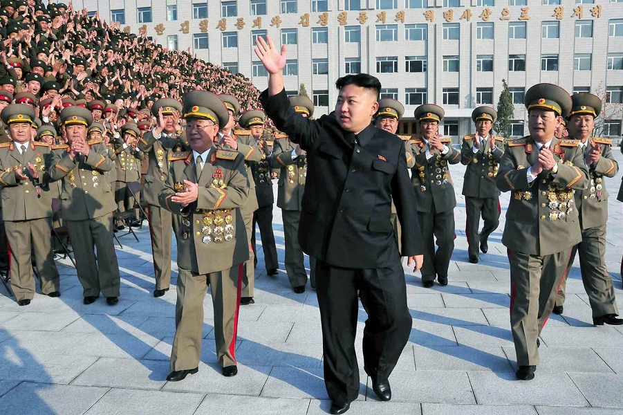 Ким Чен Ын и военные.png