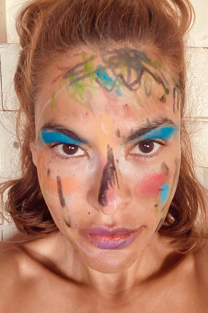 Ева Мендес показала макияж от своих подросших дочерей: 