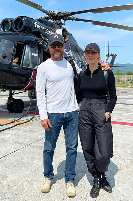 Встреча с аборигенами, гейзеры, вулкан, шаманы: Елена Летучая с мужем Юрием Анашенковым путешествует по Камчатке Встреча с аборигенами, гейзеры, вулкан, шаманы: Елена Летучая с мужем Юрием Анашенковым путешествует по Камчатке Звездные пары