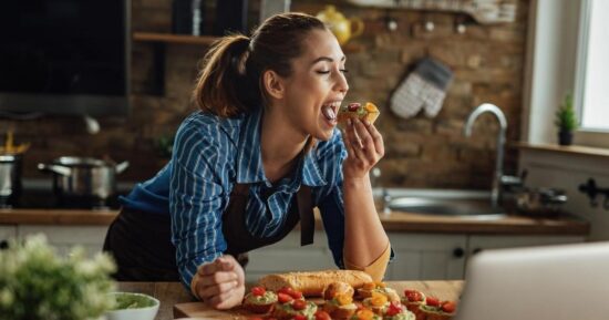 Нужно есть всем женщинам: эта легкая закуска поможет продлить молодость
