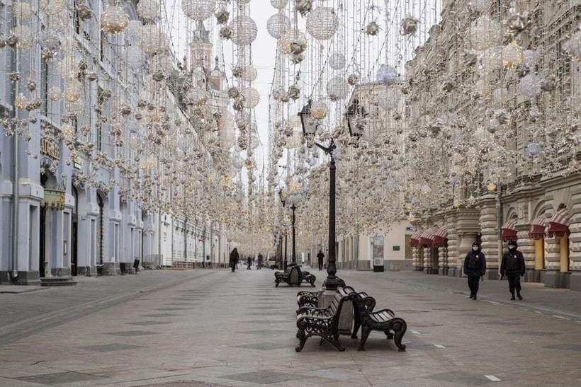 Столицы без людей: как выглядят Москва и Санкт-Петербург на самоизоляции