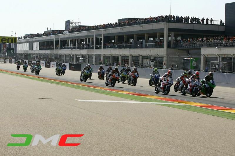 Полеты в гравий на гонке World Supersport