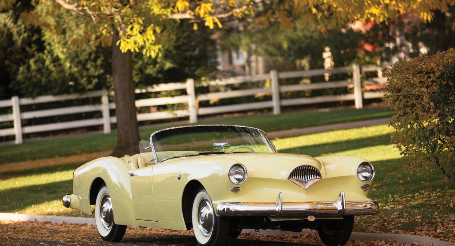 Первый серийный автомобиль, изготовленный из стекловолокна